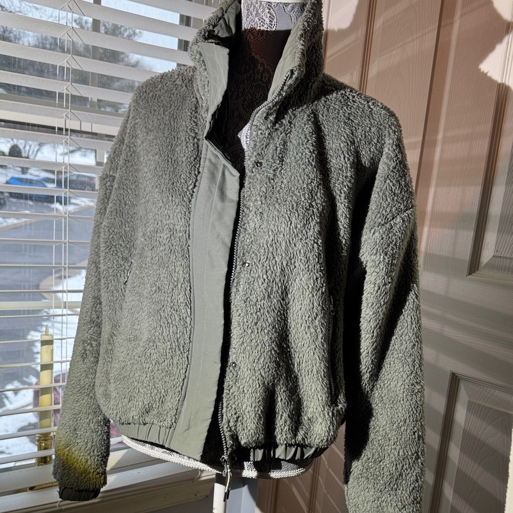 Vuori Gray Teddy Jacket